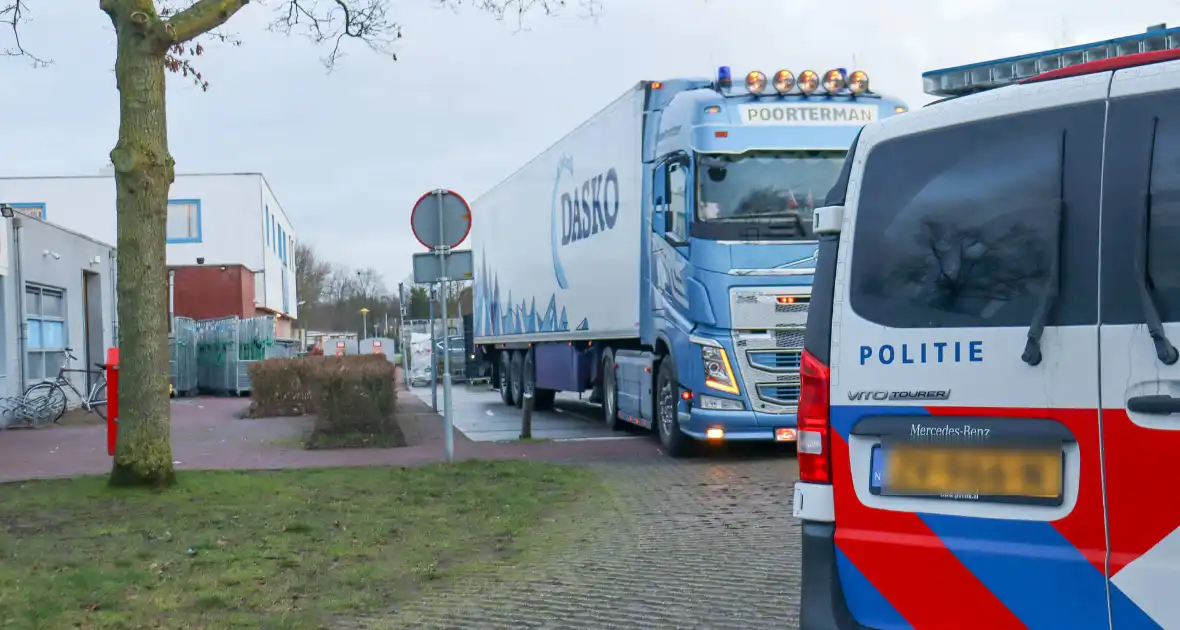 Politie onderzoekt mogelijke overval op vrachtwagenchauffeur - Foto 1