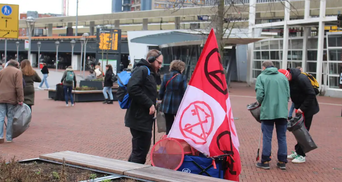 Schoonmaakactie door extinction rebellion - Foto 5