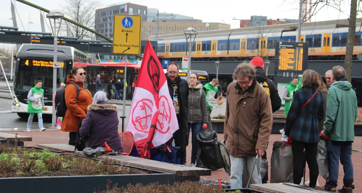 Schoonmaakactie door extinction rebellion - Foto 6