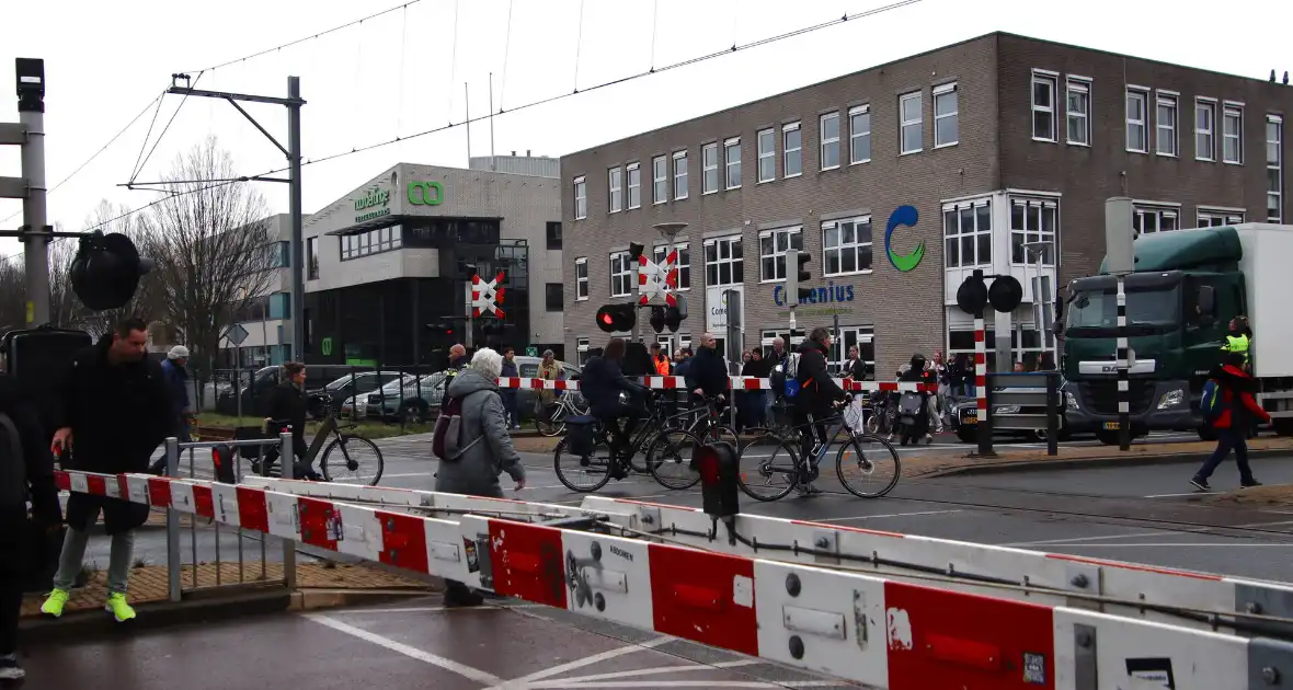 Geen treinverkeer en spoorweg geblokkeerd door stroomstoring