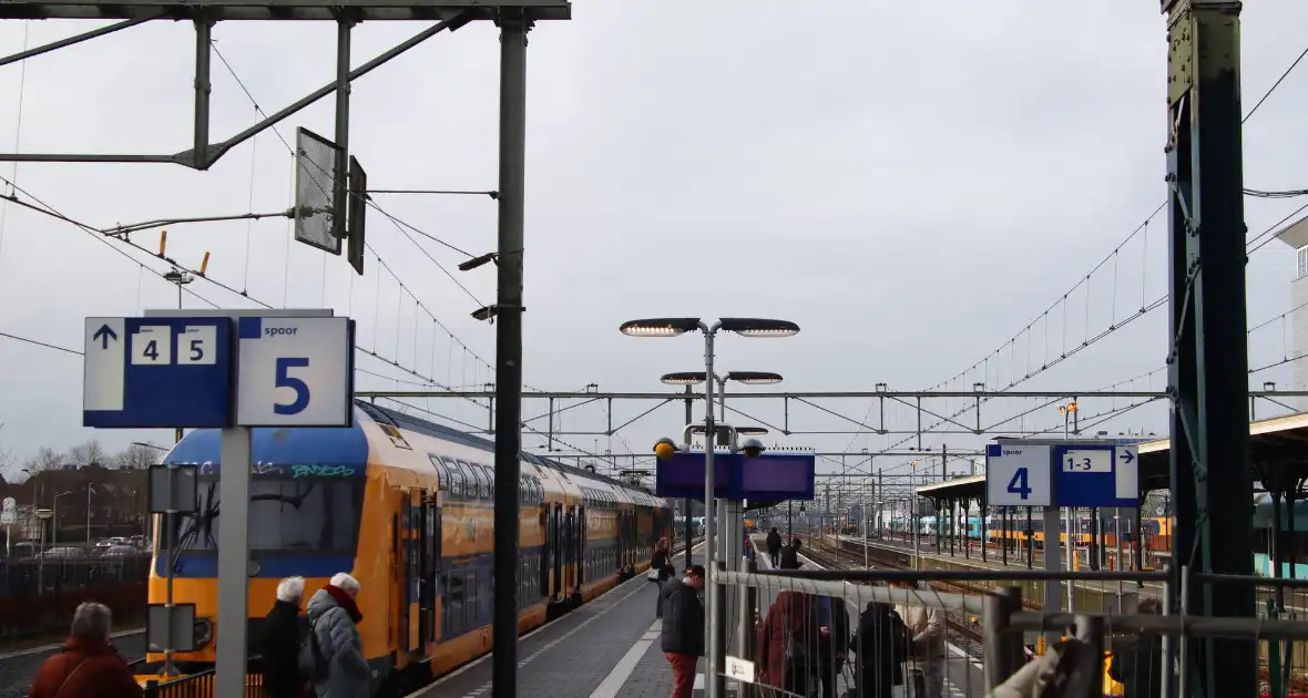 Geen treinverkeer en spoorweg geblokkeerd door stroomstoring - Foto 6