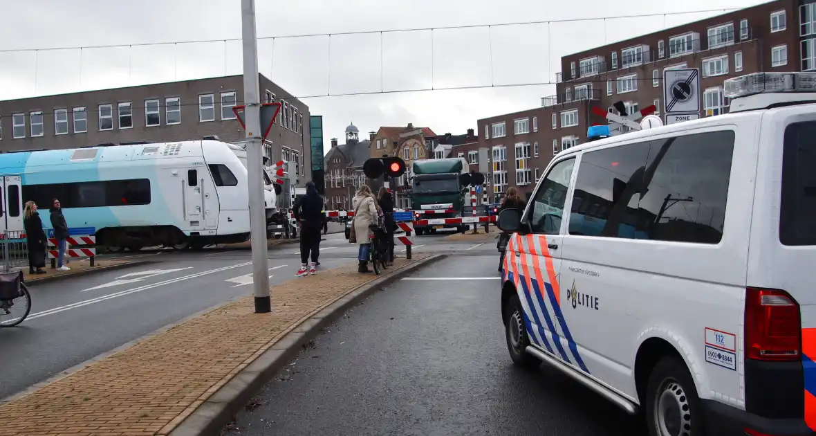 Geen treinverkeer en spoorweg geblokkeerd door stroomstoring - Foto 7