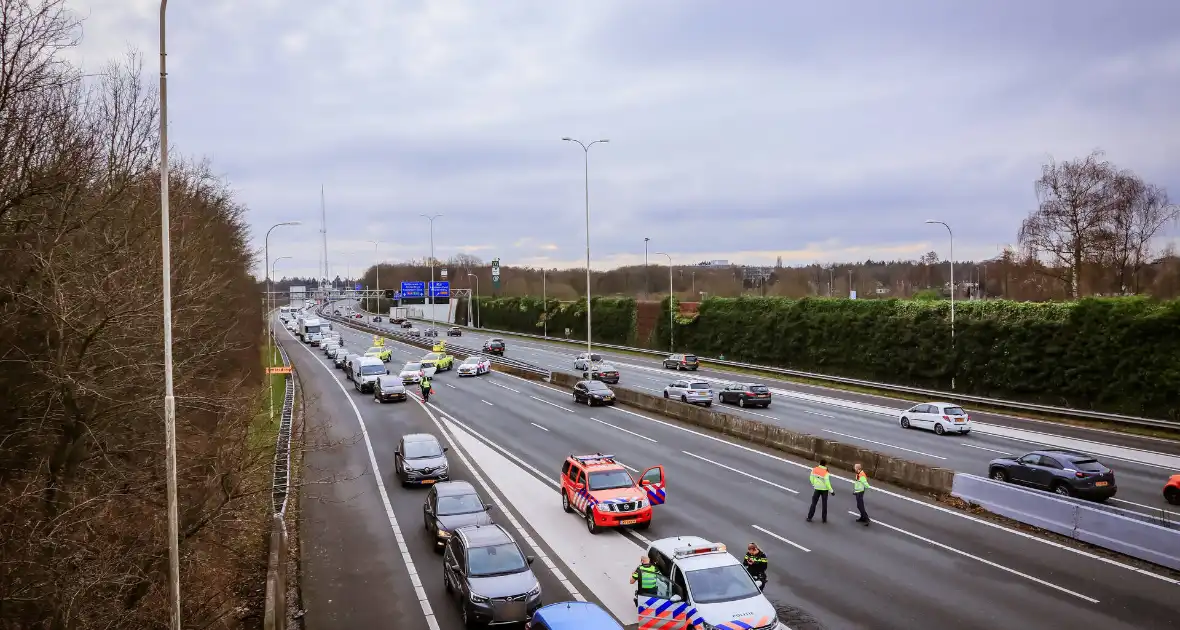 Snelweg afgesloten vanwege ernstig incident - Foto 3