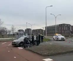 Bestuurder scootmobiel aangereden bij oversteek van rotonde