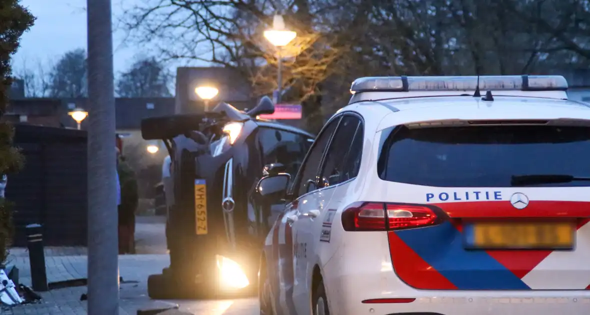 Beschonken bestuurder slaat op de vlucht na crash in wijk - Foto 5