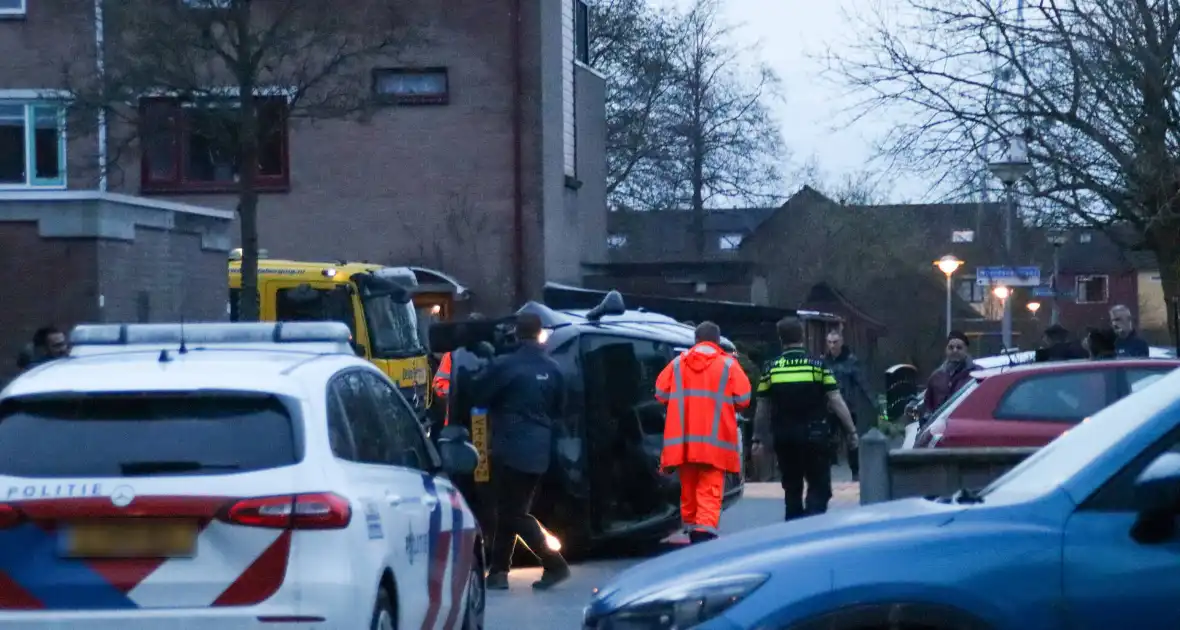 Beschonken bestuurder slaat op de vlucht na crash in wijk - Foto 7