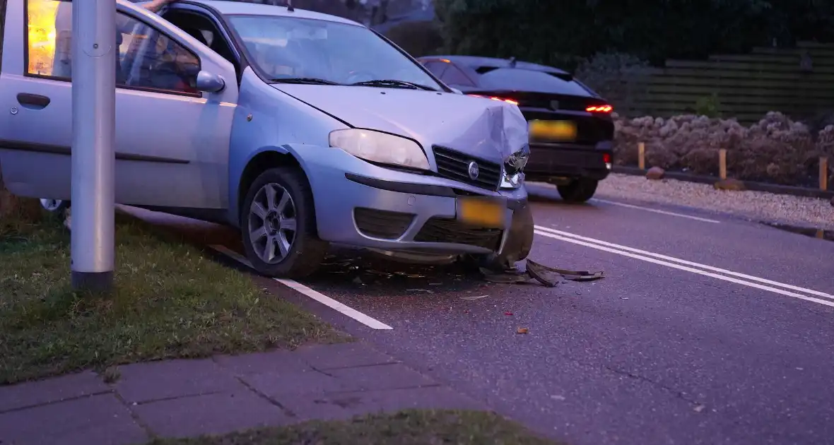 Veel schade bij botsing - Foto 3