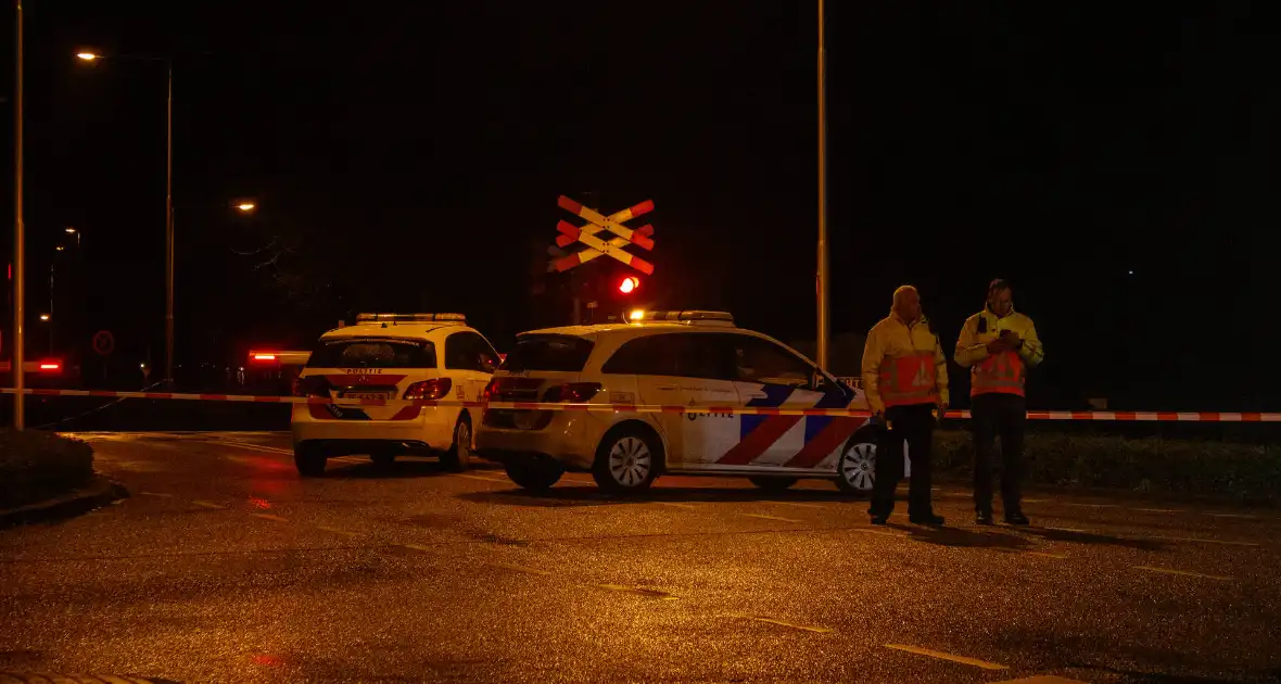 Treinverkeer gestremd en spoorovergangen dicht door aanrijding - Foto 5