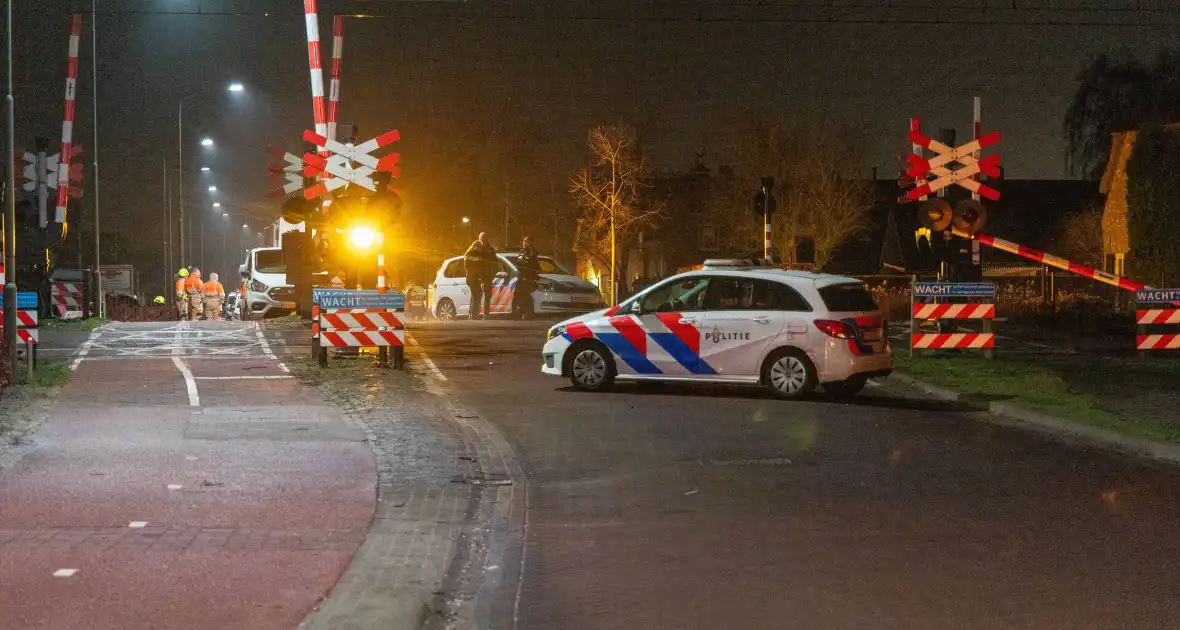 Trein botst op carnavalswagen: machinist gewond - Foto 13