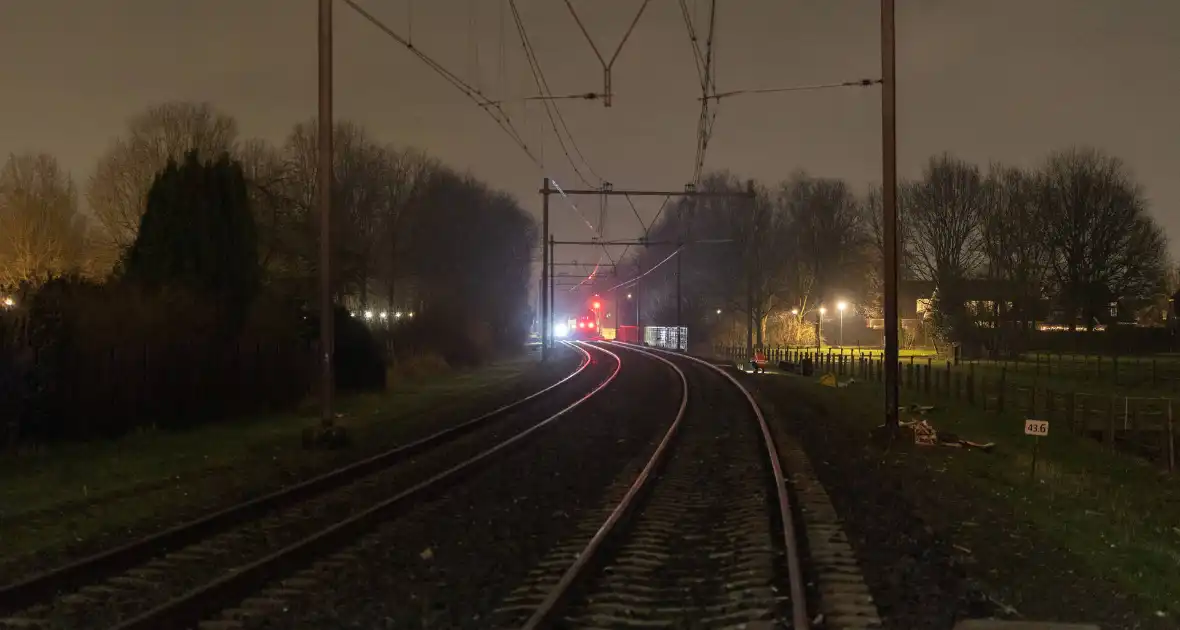 Trein botst op carnavalswagen: machinist gewond - Foto 8