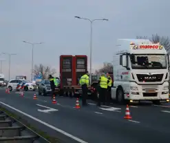 Automobilist ziet file over het hoofd en botst op vrachtwagen