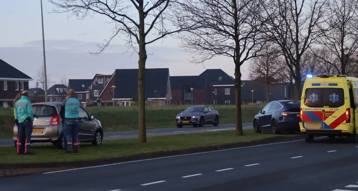 Twee automobilisten botsing op bekende kruising