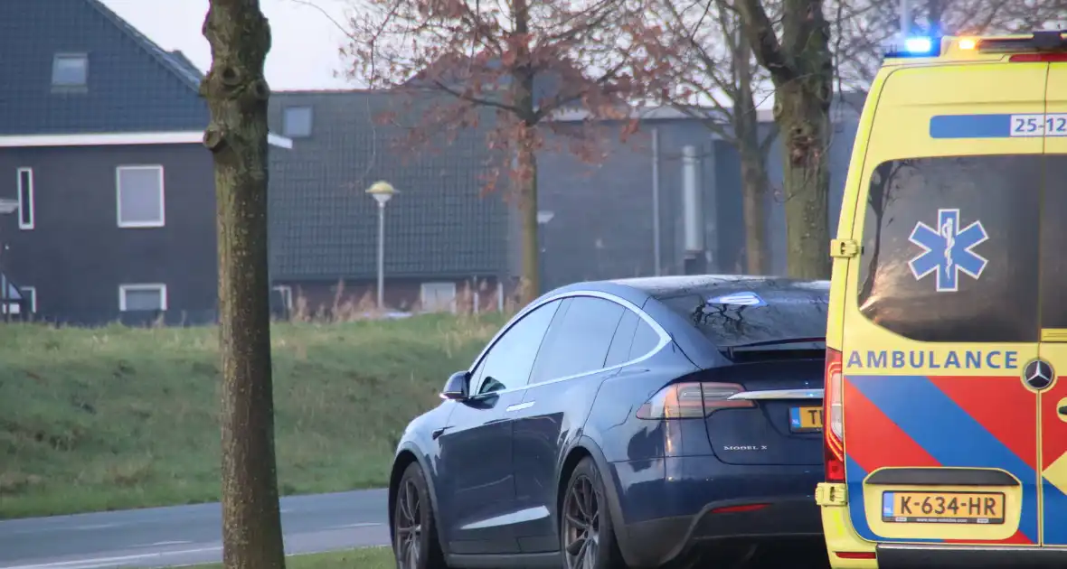 Twee automobilisten botsing op bekende kruising - Foto 3