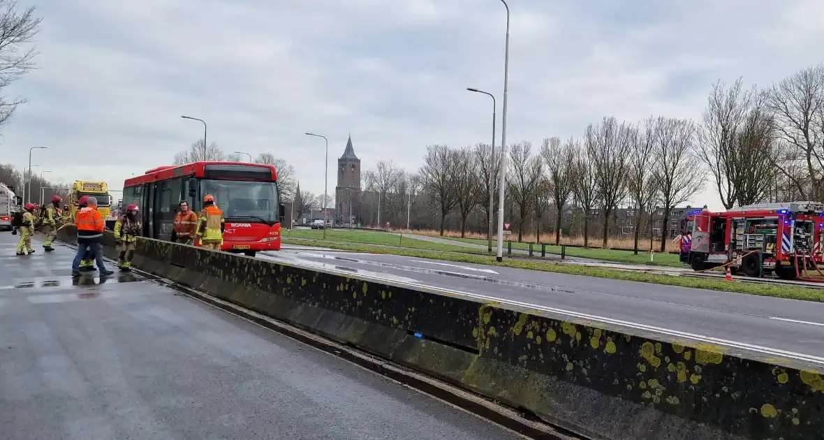 Lijnbus vliegt in brand tijdens rijden - Foto 6