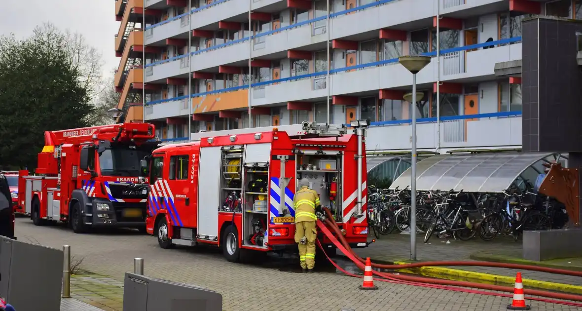 Brandweer oefent flatbrand in hoogbouw