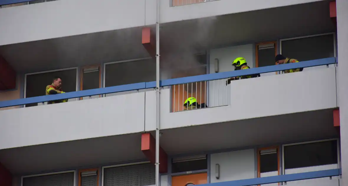 Brandweer oefent flatbrand in hoogbouw - Foto 2