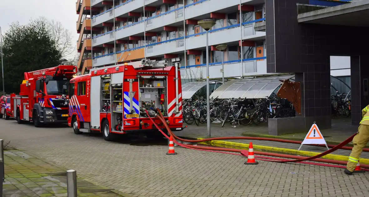 Brandweer oefent flatbrand in hoogbouw - Foto 3