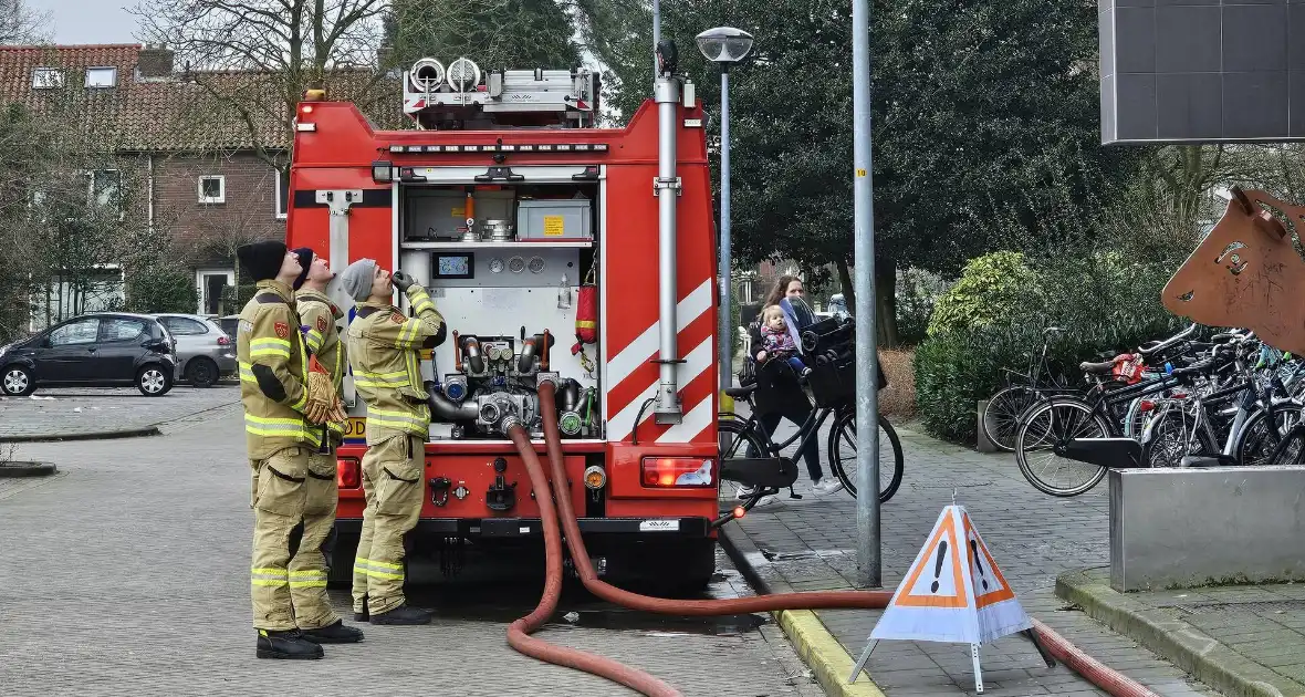 Brandweer oefent flatbrand in hoogbouw - Foto 4