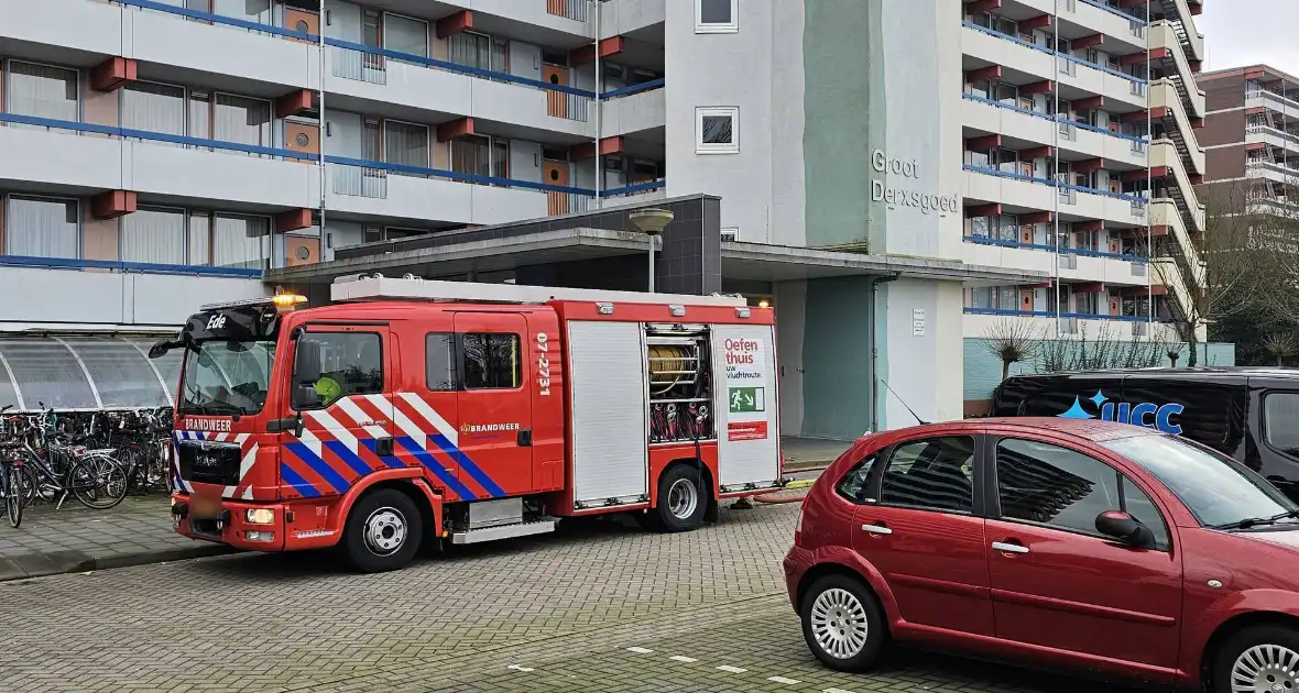 Brandweer oefent flatbrand in hoogbouw - Foto 6