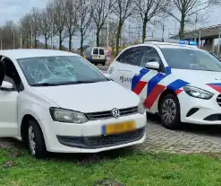 Fietser belandt op voorruit van auto bij botsing