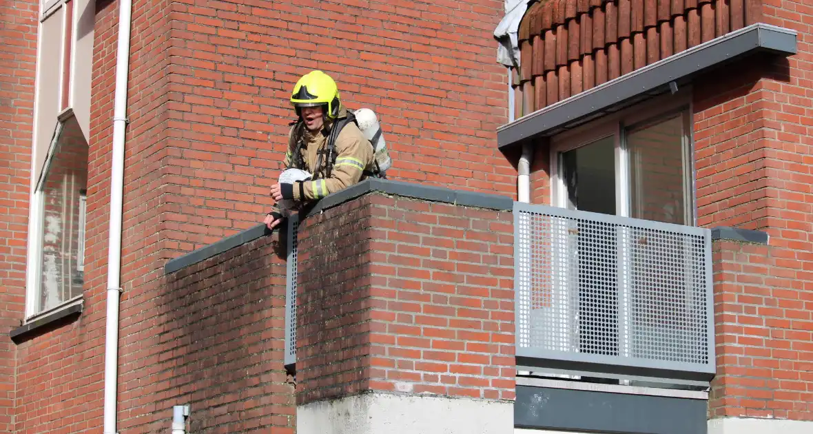 Brandweer onderzoekt vreemde geur in woning - Foto 7