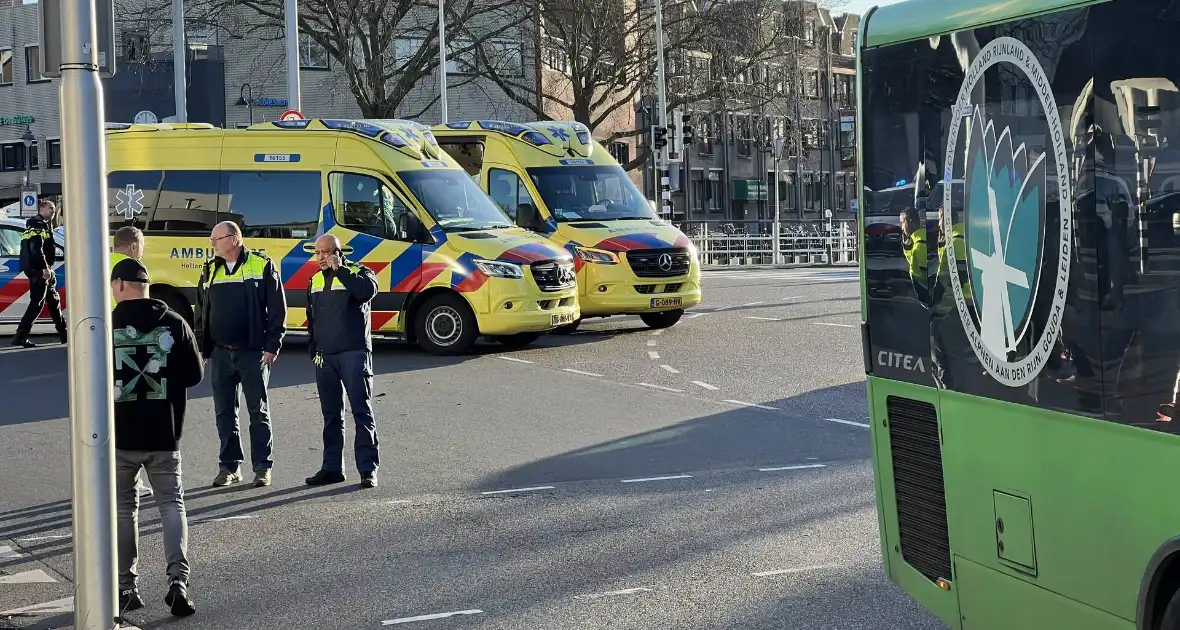 Traumateam ingezet bij aanrijding tussen lijnbus en fietser - Foto 2