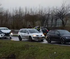 Flinke schade bij ongeval tussen drie auto's