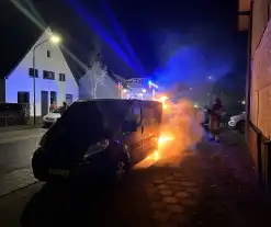 Bestelbus beschadigd door brand