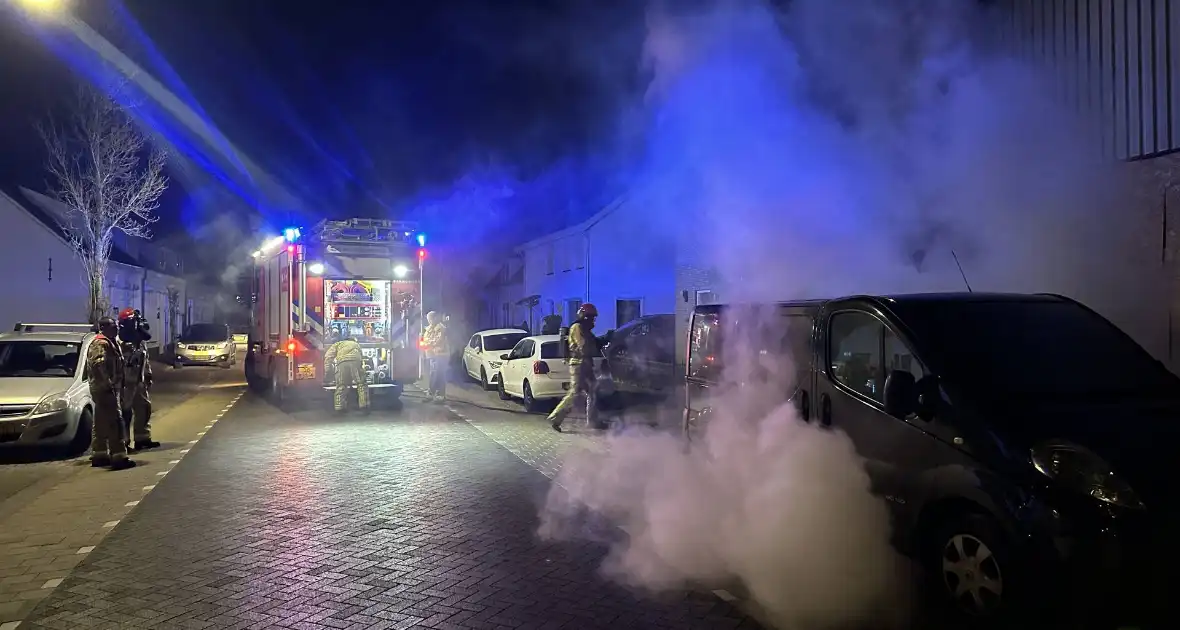 Bestelbus beschadigd door brand - Foto 1