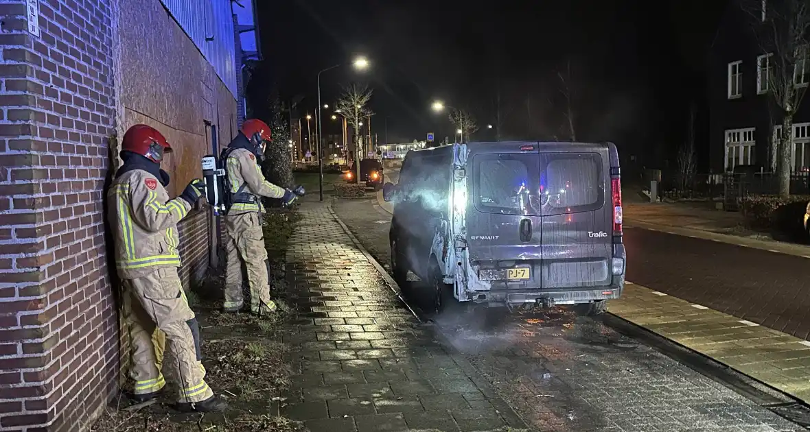 Bestelbus beschadigd door brand - Foto 3