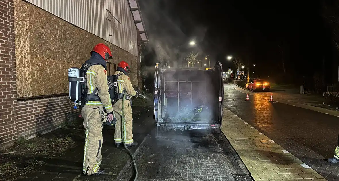 Bestelbus beschadigd door brand - Foto 5