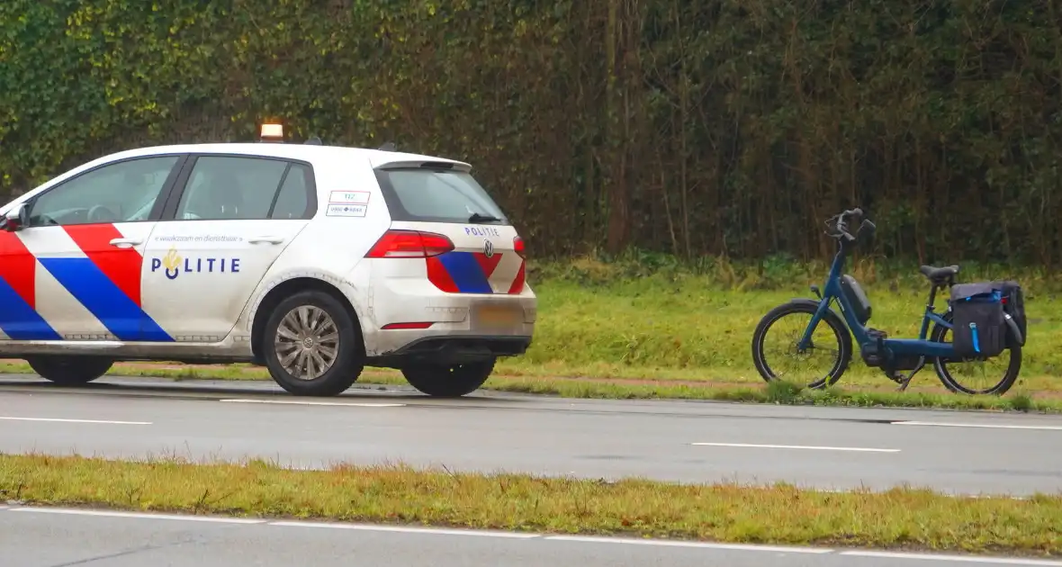 Fietser op elektrische fiets komt ten val op fietspad - Foto 1