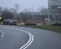 Automobilist raakt van de weg en ramt lantaarnpaal