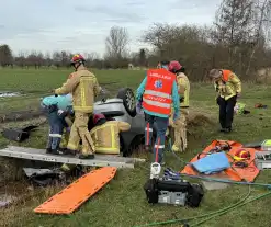 Automobilist verliest macht over stuur en belandt op de kop in sloot