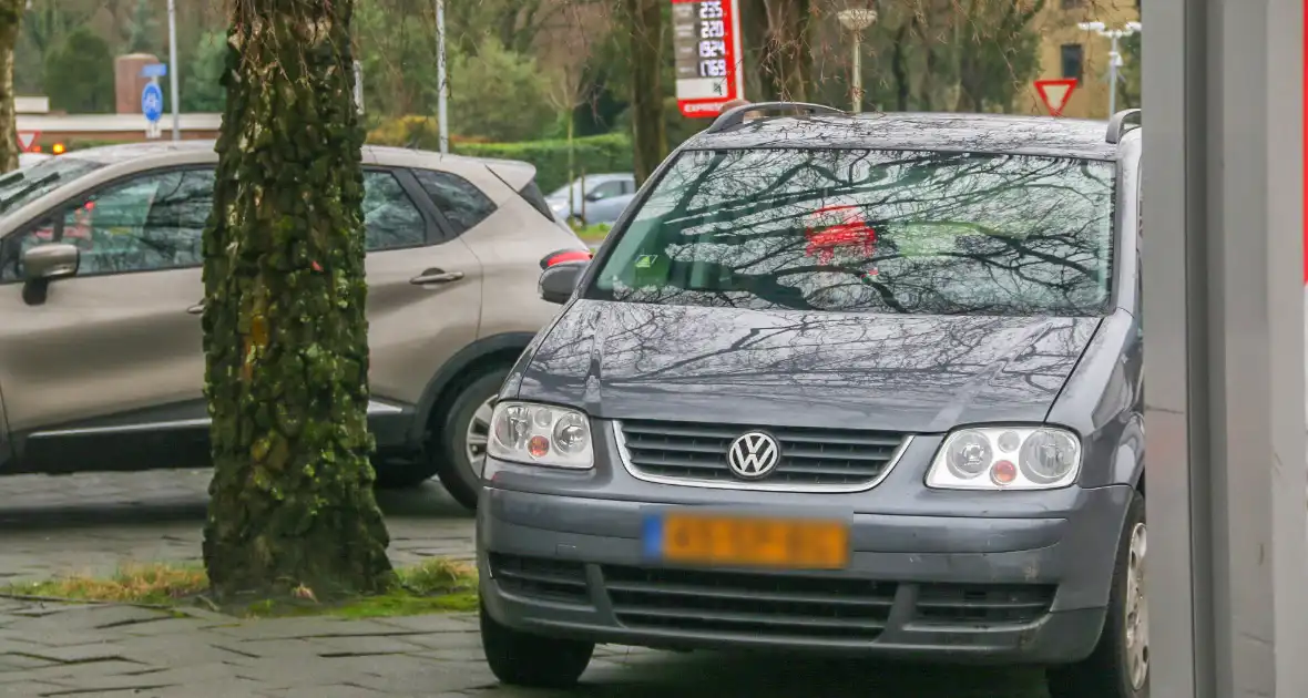 Auto naar huis geduwd na ongeval