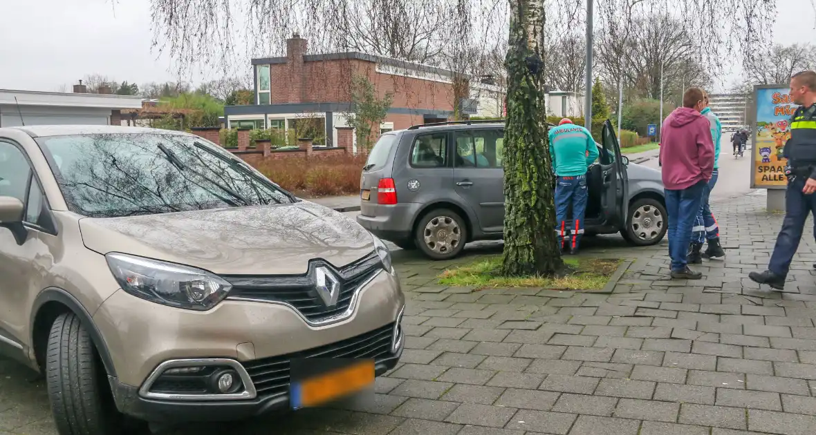 Auto naar huis geduwd na ongeval - Foto 1