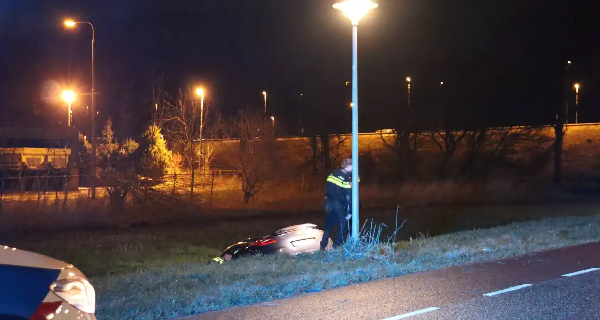 Bestuurder na crash opgepakt voor rijden onder invloed - Foto 3