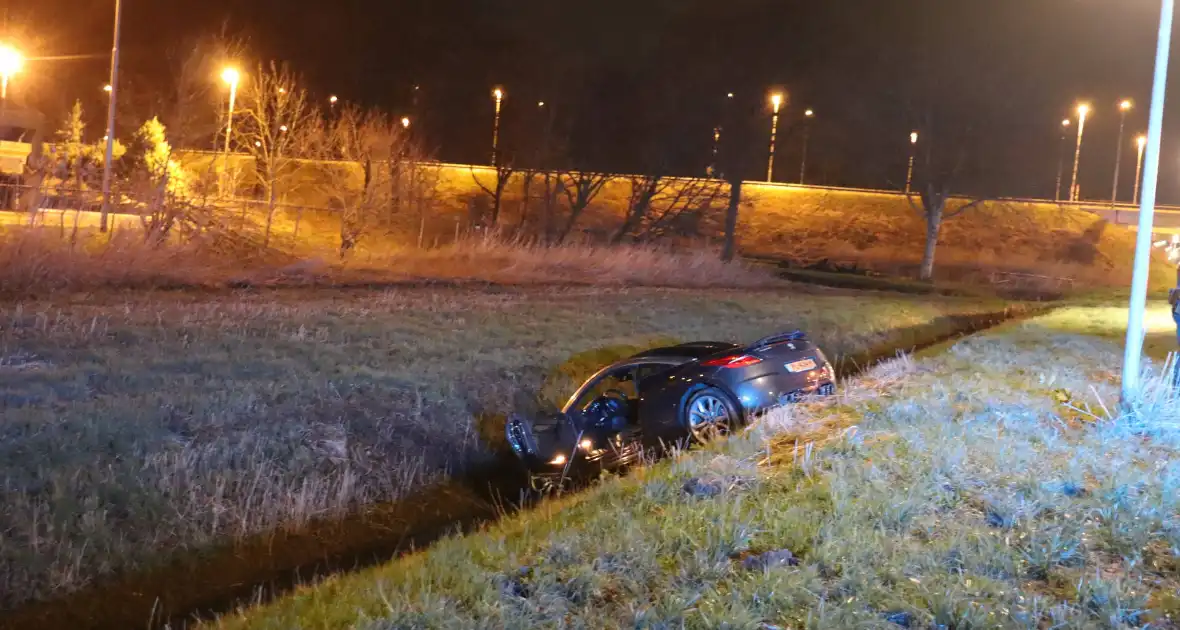 Bestuurder na crash opgepakt voor rijden onder invloed - Foto 5