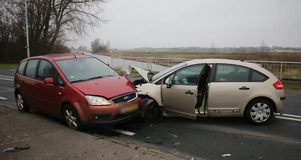 Veel bekeuringen bij frontale botsing - Foto 1