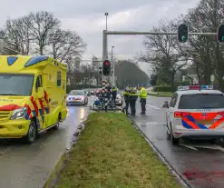 Fietser naar het ziekenhuis na aanrijding met auto