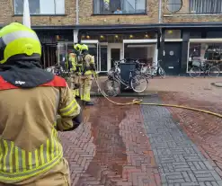 Fietsaccu vliegt al rijdend in brand