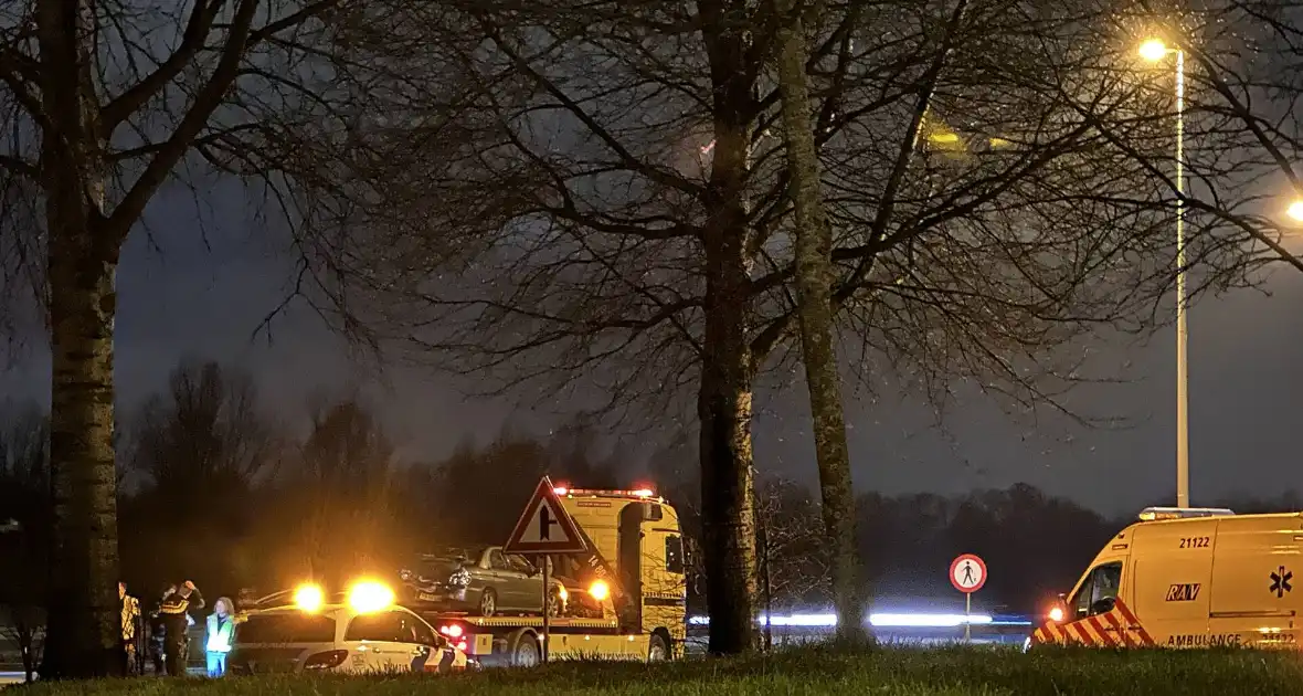 Taxi en personenwagen komen in botsing