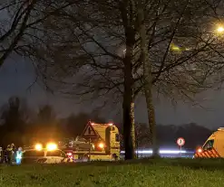 Taxi en personenwagen komen in botsing