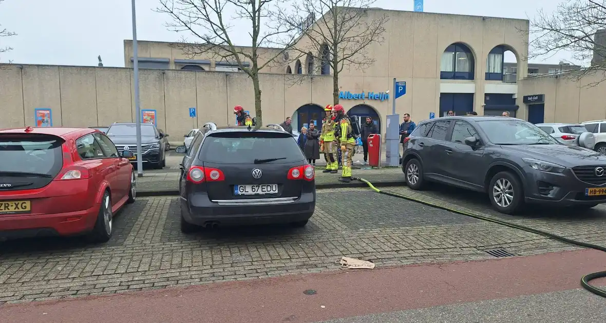 Brandweer ingezet voor rook onder motorkap