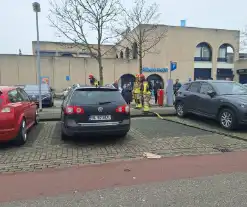 Brandweer ingezet voor rook onder motorkap