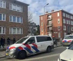 Maaltijdbezorger bedreigt en beroofd in woonwijk