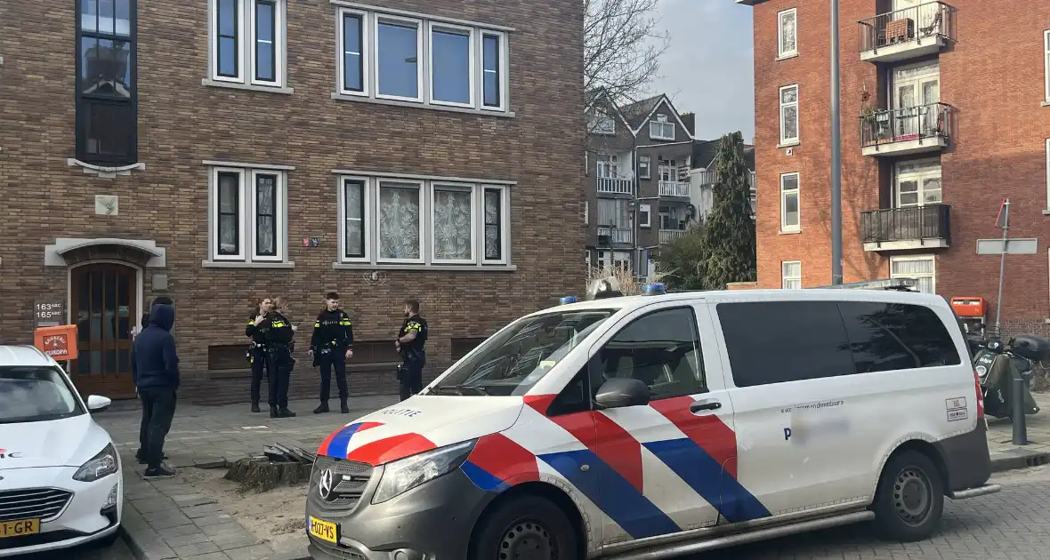 Maaltijdbezorger bedreigt en beroofd in woonwijk - Foto 1