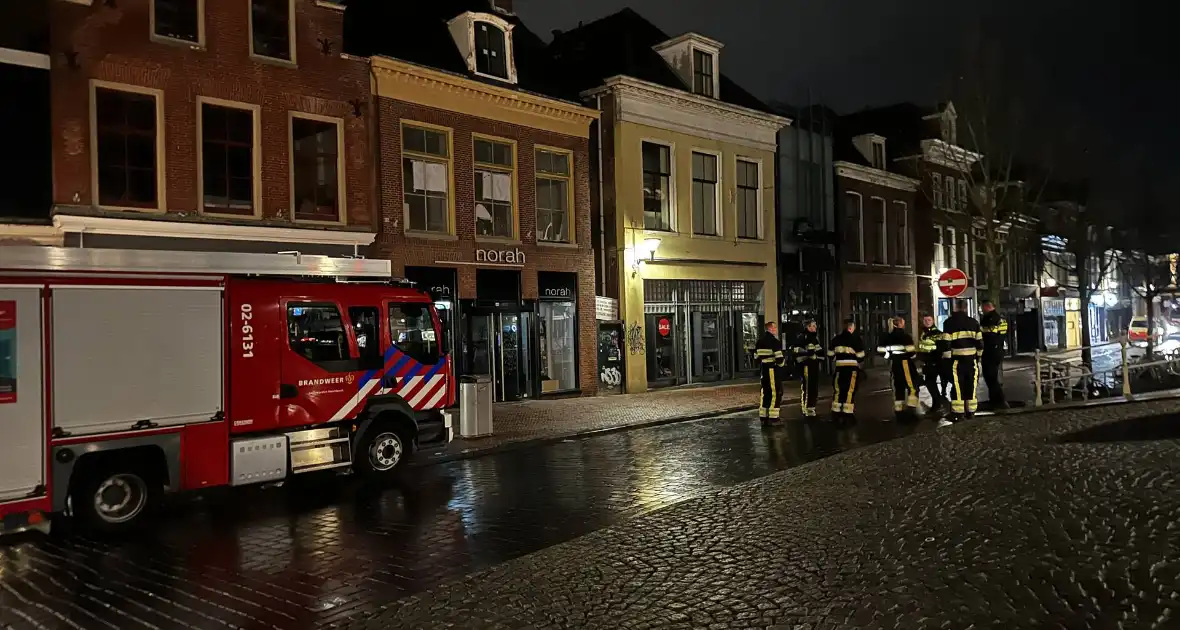 Zoekactie naar persoon op dak van gebouw - Foto 5