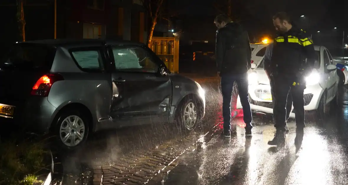 Twee automobilisten botsing op kruising - Foto 3