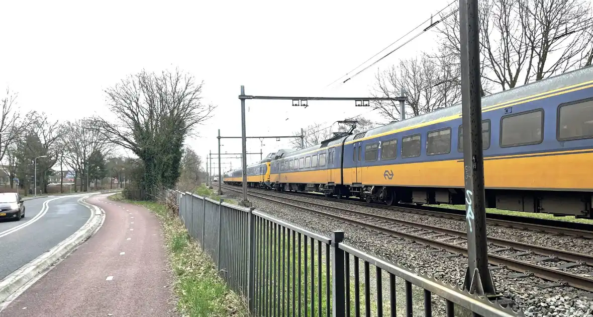 Politie-Inzet langs spoor hindert treinverkeer - Foto 3